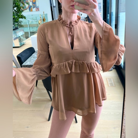 Maternity ruffle top with bell sleeves - Picture 3 of 6